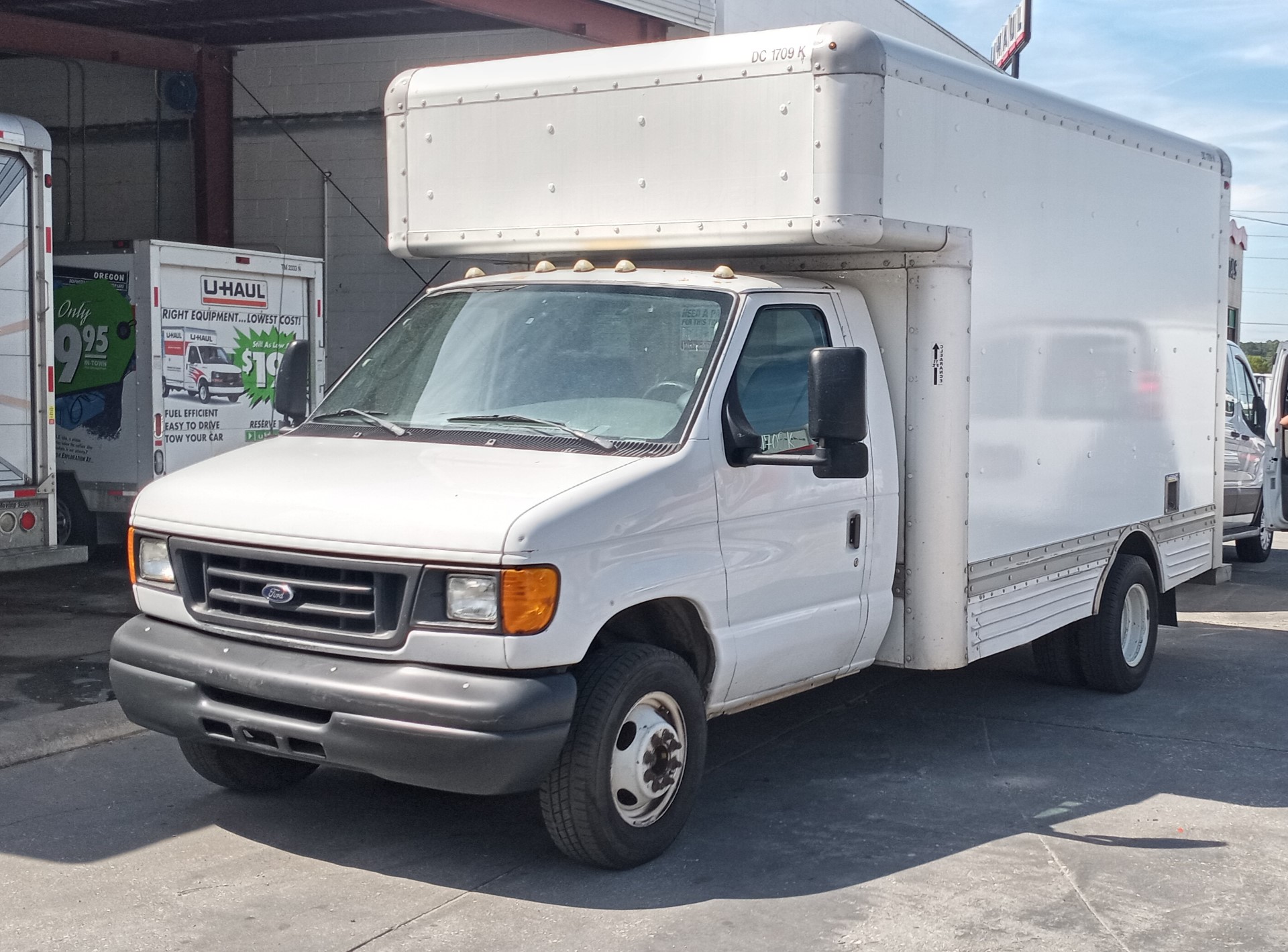 Used 2007 14 ' Box Truck for sale