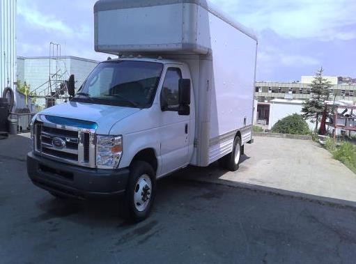Camión con caja de 200814 ft usado a la venta
