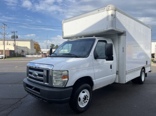 Camion usagé avec fourgon 2009 14&nbsp;pi à vendre