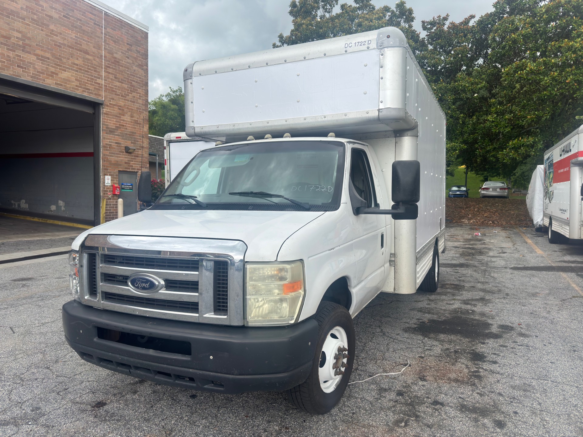 Used 2009 14 ' Box Truck for sale