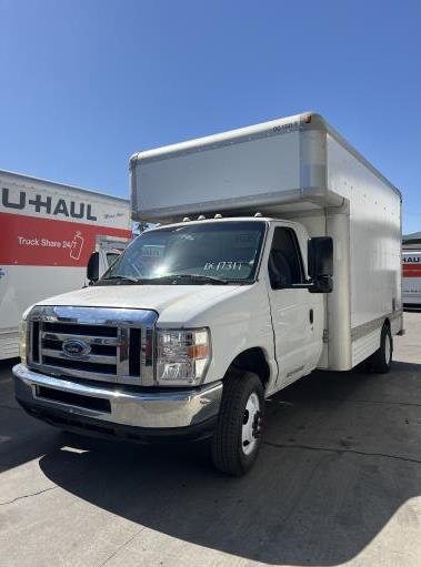 Camión con caja de 200814 ft usado a la venta
