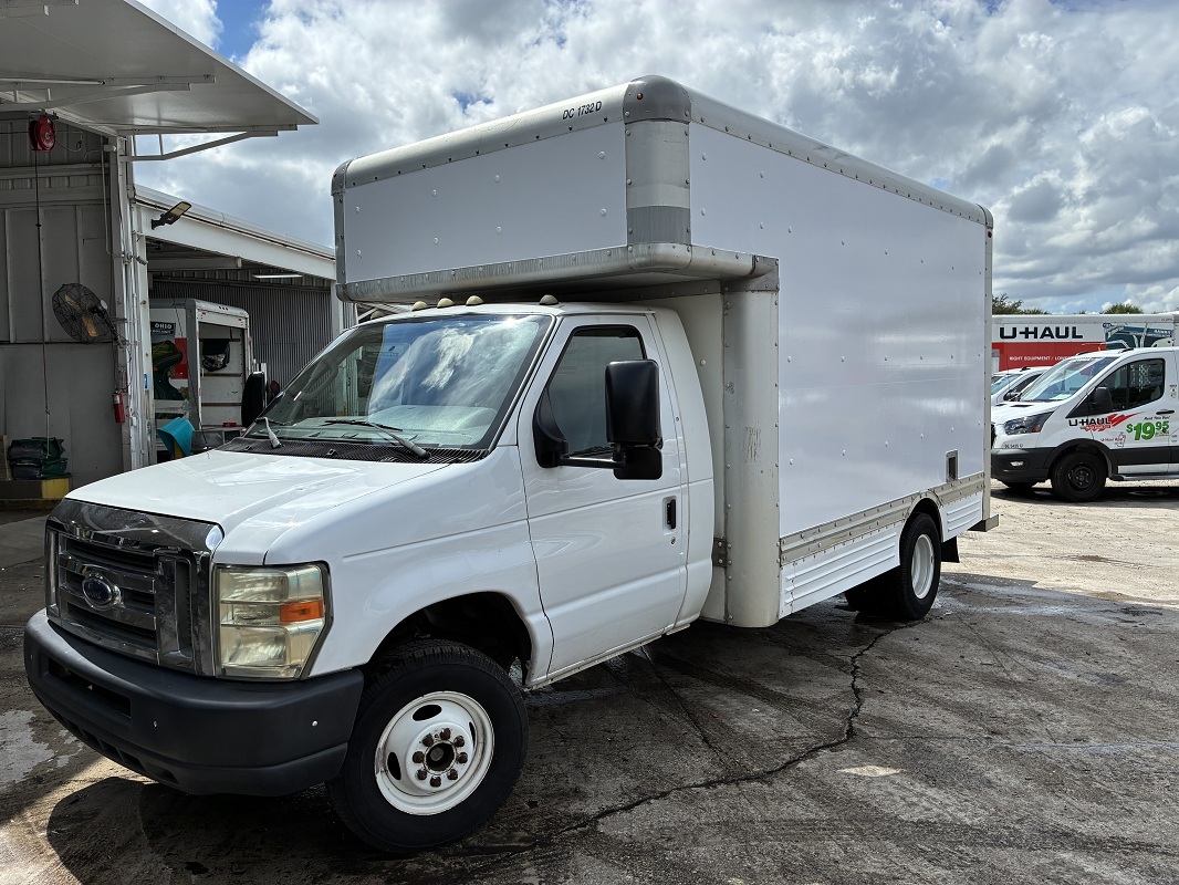 Used 2009 14 ' Box Truck for sale