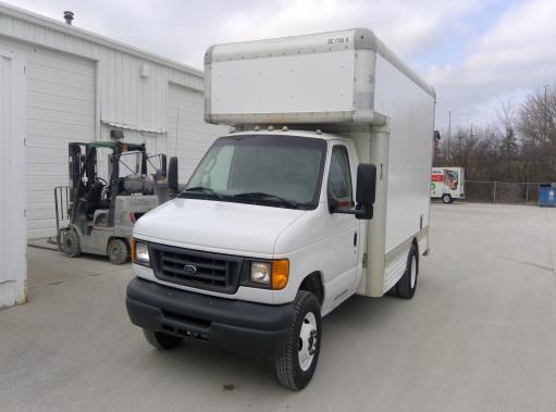 Camion usagé avec fourgon 2007 14 pi à vendre