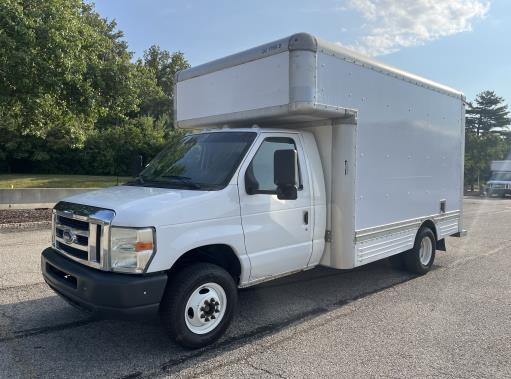 Used 2009 14 ' Box Truck for sale