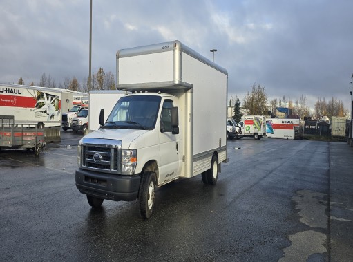 Camion usagé avec fourgon 2010 14&nbsp;pi à vendre
