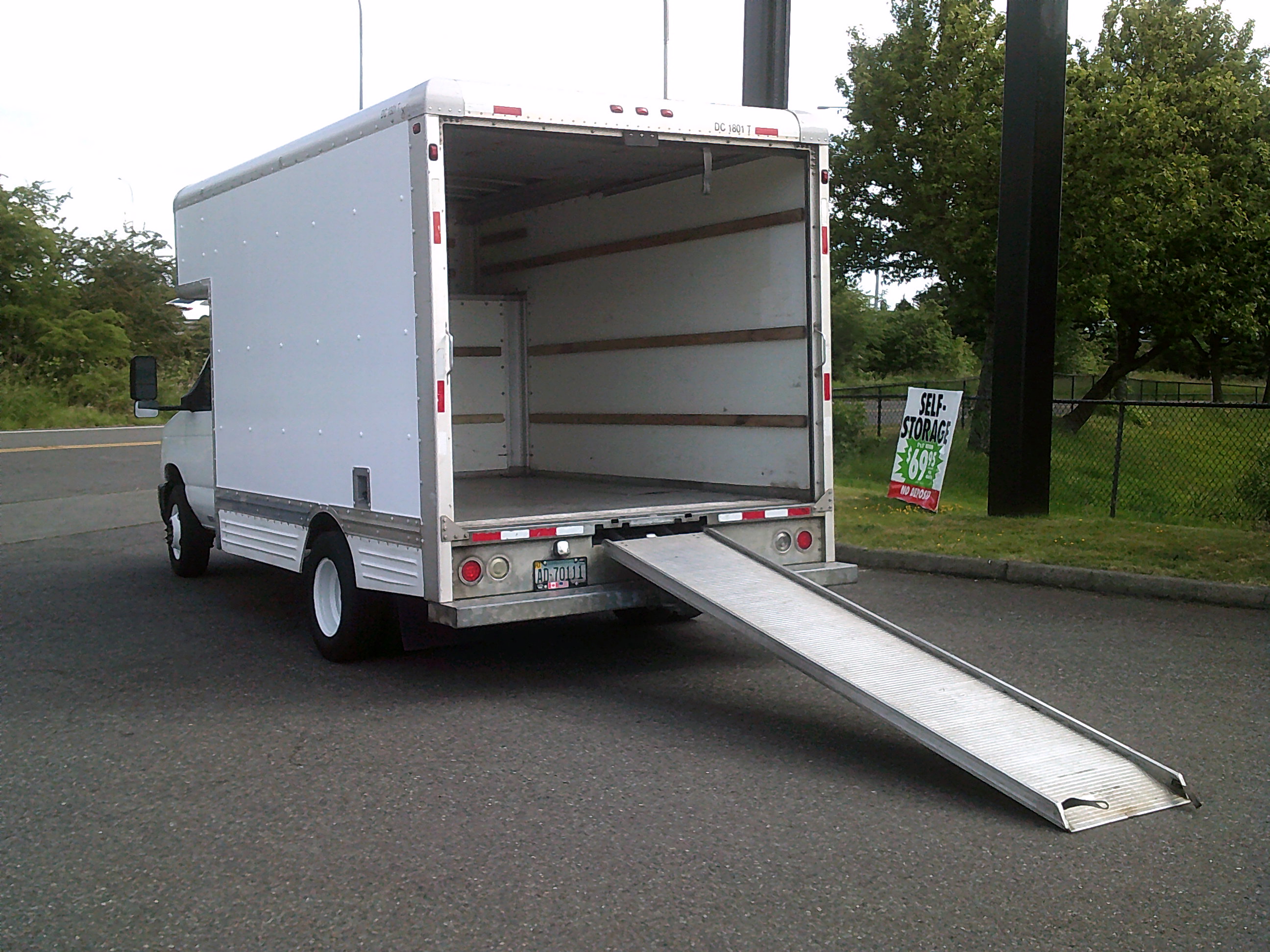 2008 14' Box Truck for Sale in Auburn, WA 98001 UHaul Truck Sales