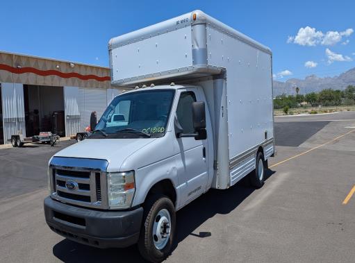Camion usagé avec fourgon 2009 14 pi à vendre