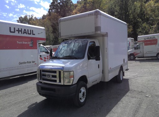 Camion usagé avec fourgon 2010 14&nbsp;pi à vendre
