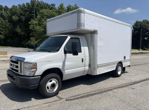 Used 2009 14 ' Box Truck for sale