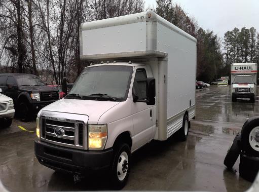 Camión con caja de 200814 ft usado a la venta