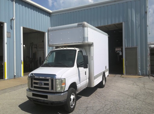Camión con caja de 201014 ft usado a la venta