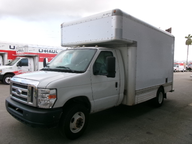 Camion usagé avec fourgon 2012 14&nbsp;pi à vendre