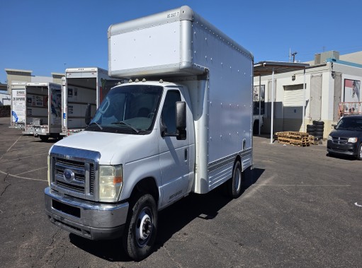 Camion usagé avec fourgon 2008 14&nbsp;pi à vendre