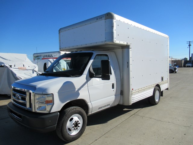 Camión con caja de 200814 ft usado a la venta