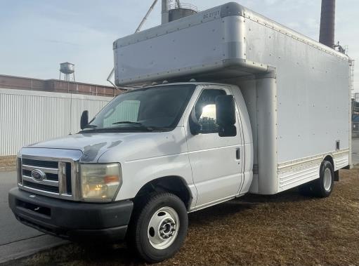 Used 2008 14 ' Box Truck for sale