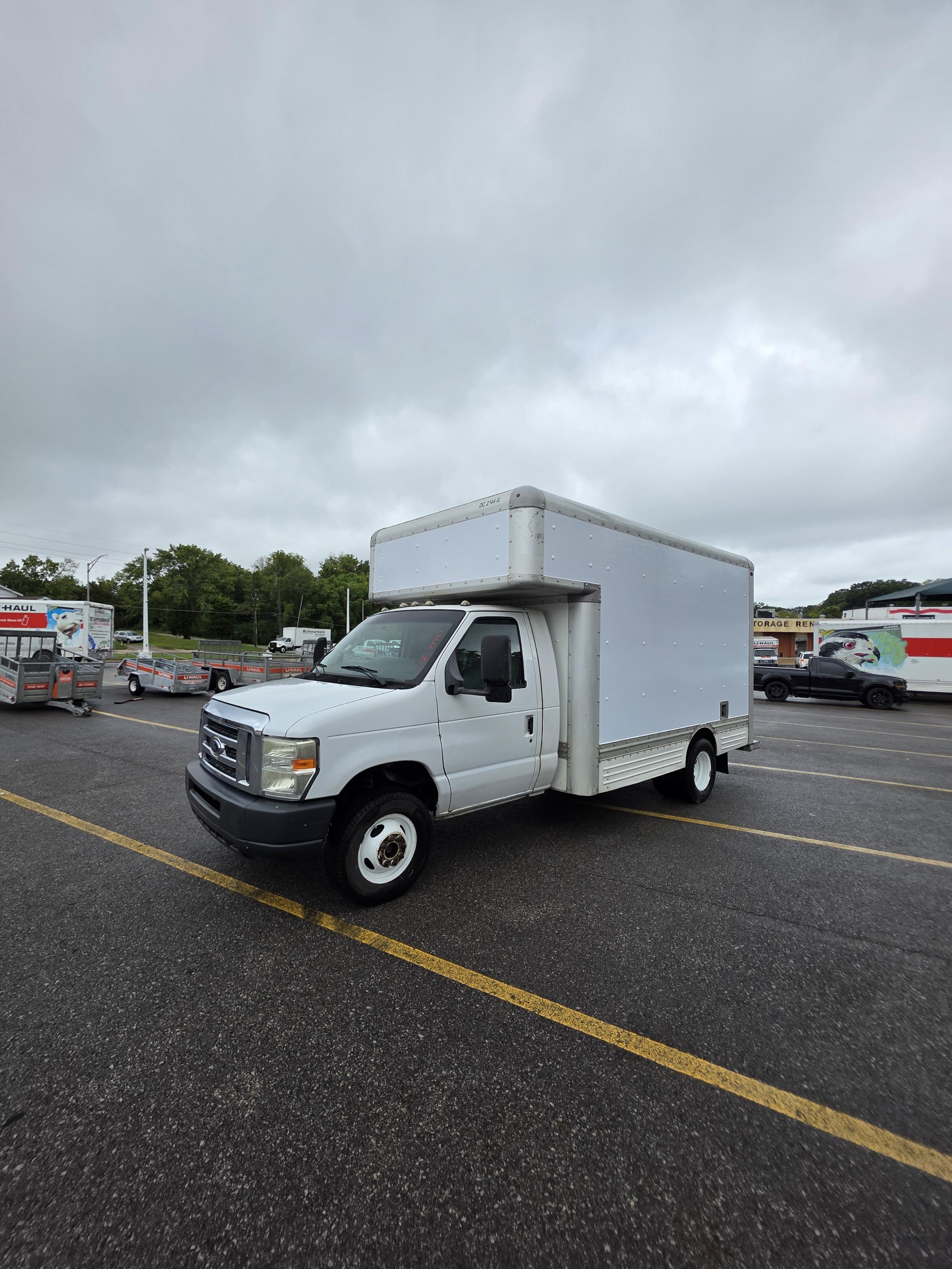 Camion usagé avec fourgon 2012 14&nbsp;pi à vendre