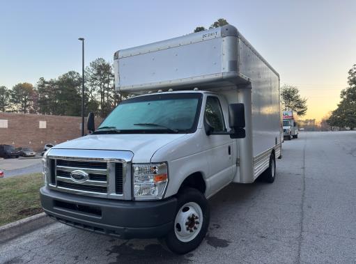 Camión con caja de 200814 ft usado a la venta