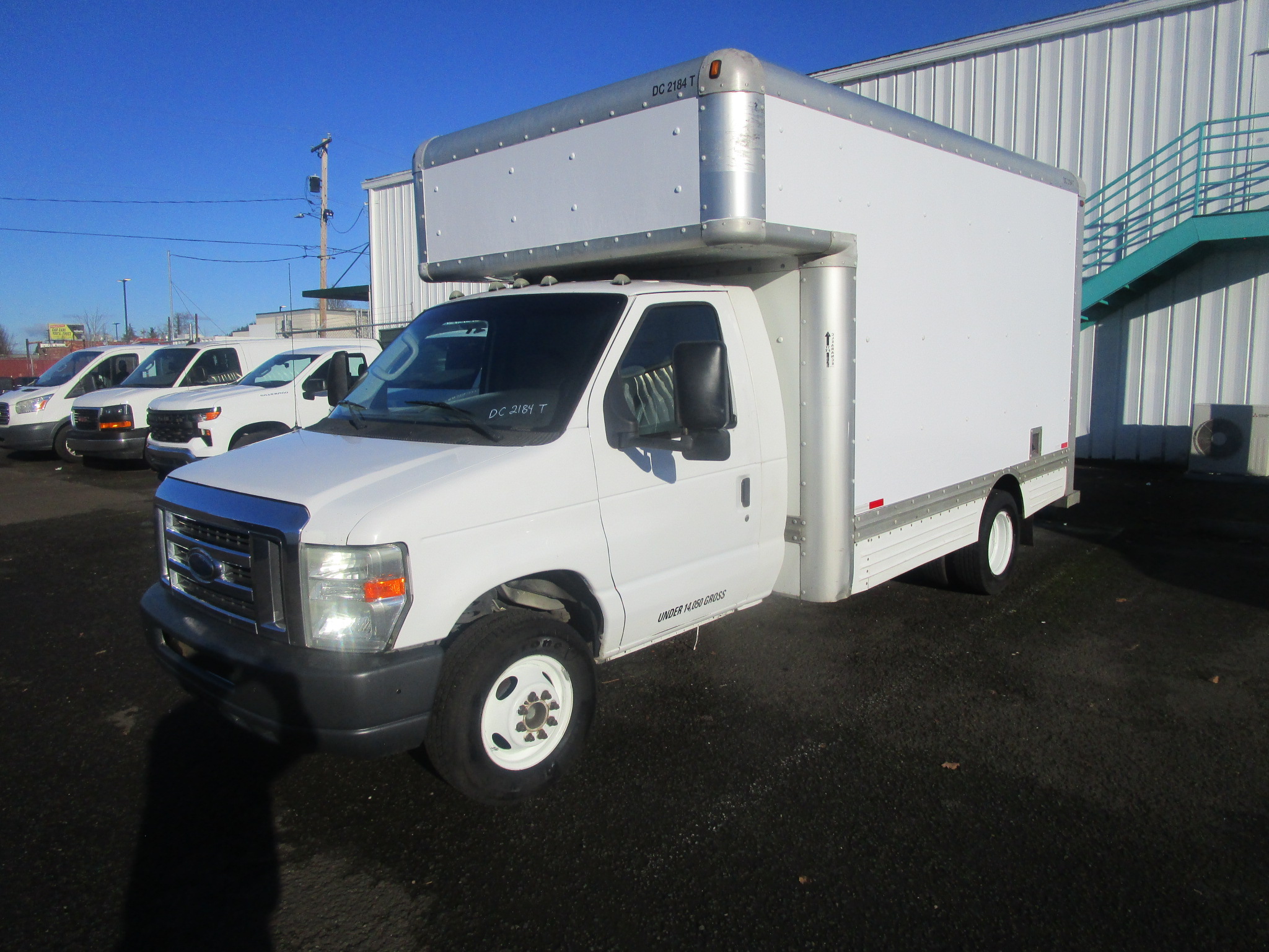Camion usagé avec fourgon 2008 14 pi à vendre