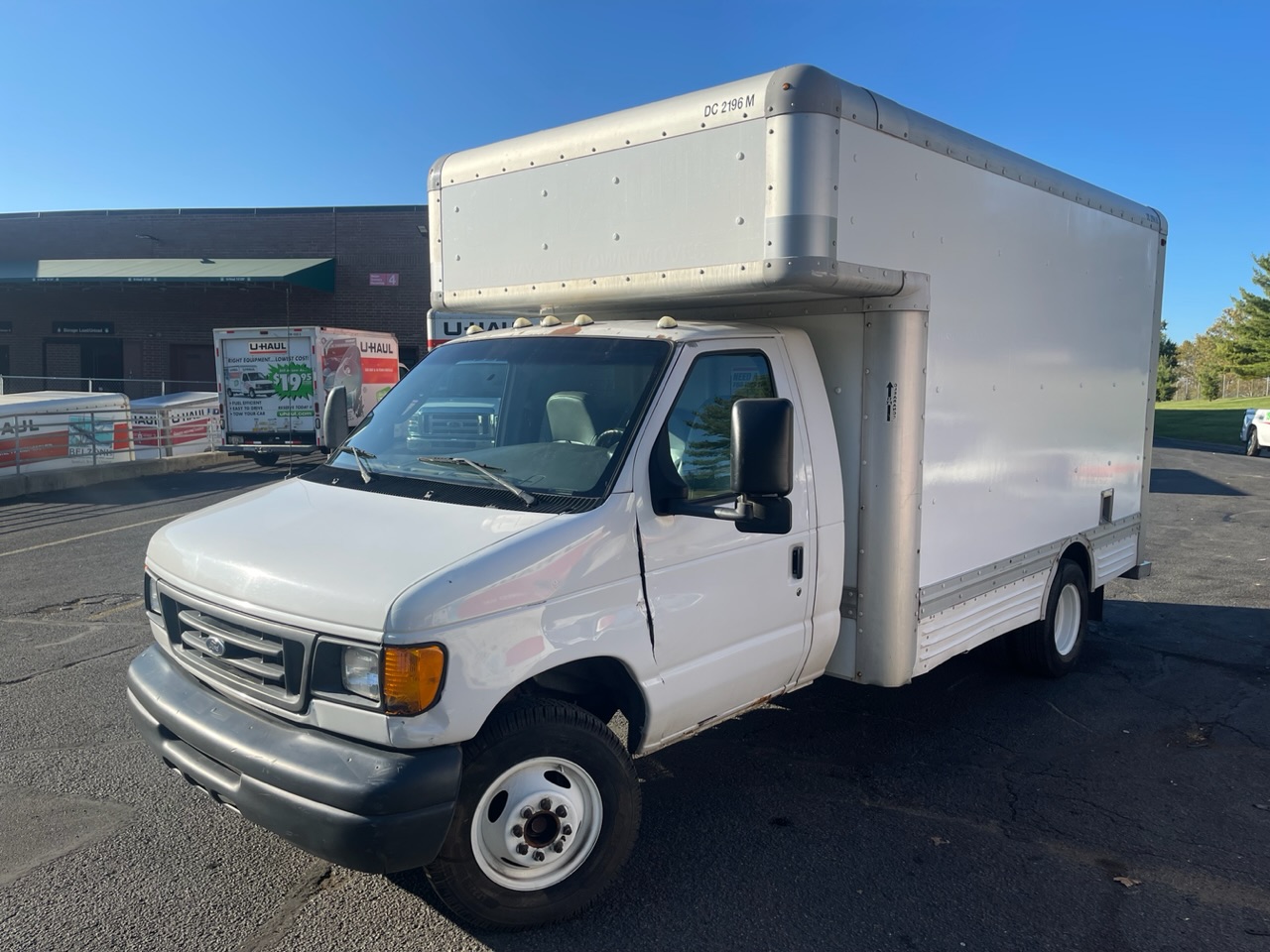 Camion usagé avec fourgon 2006 14 pi à vendre