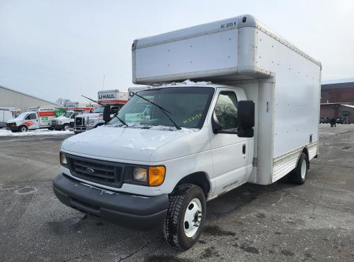 Camion usagé avec fourgon 2007 14 pi à vendre