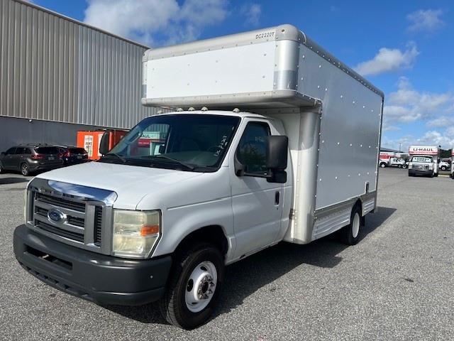 Camion usagé avec fourgon 2008 14 pi à vendre
