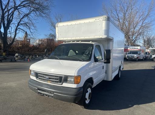 Camion usagé avec fourgon 2007 14 pi à vendre