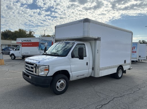 Camion usagé avec fourgon 2012 14&nbsp;pi à vendre