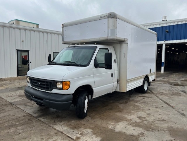 Used 2007 14 ' Box Truck for sale
