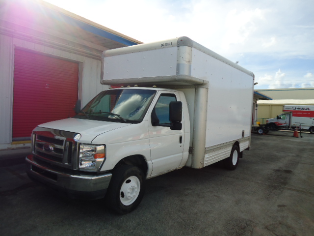 Camion usagé avec fourgon 2008 14 pi à vendre