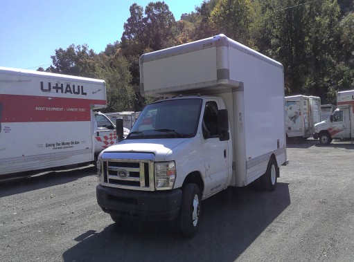 Camion usagé avec fourgon 2010 14&nbsp;pi à vendre