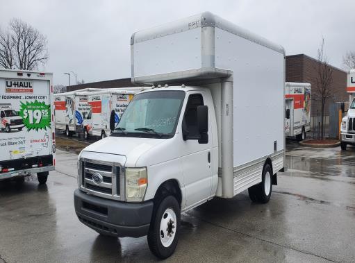 Camión con caja de 200814 ft usado a la venta