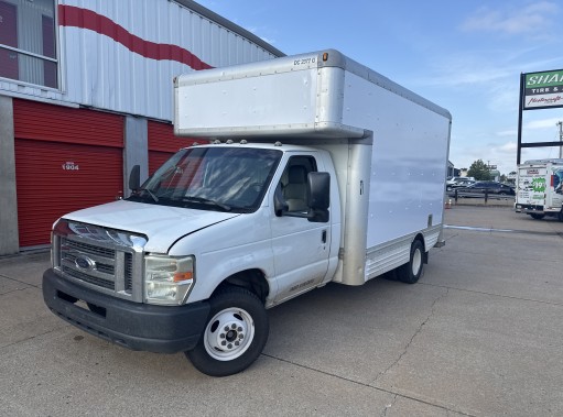 Camión con caja de 201214 ft usado a la venta