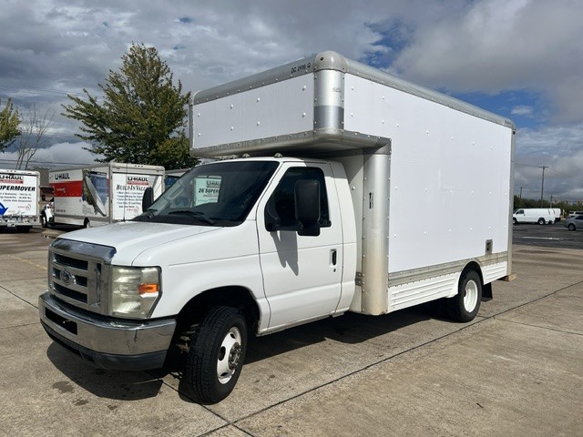 Camion usagé avec fourgon 2012 14&nbsp;pi à vendre