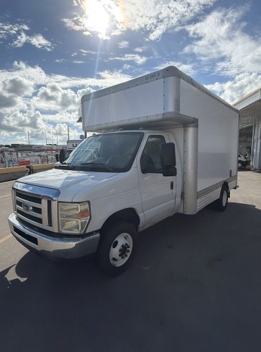 Camion usagé avec fourgon 2012 14&nbsp;pi à vendre