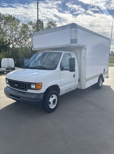 Used 2007 14 ' Box Truck for sale