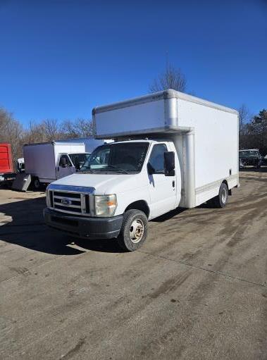 Camion usagé avec fourgon 2008 14 pi à vendre