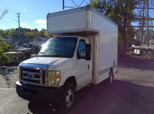 Camion usagé avec fourgon 2008 14&nbsp;pi à vendre