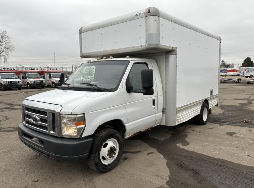 Camion usagé avec fourgon 2008 14 pi à vendre