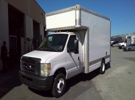 Camion usagé avec fourgon 2008 14 pi à vendre