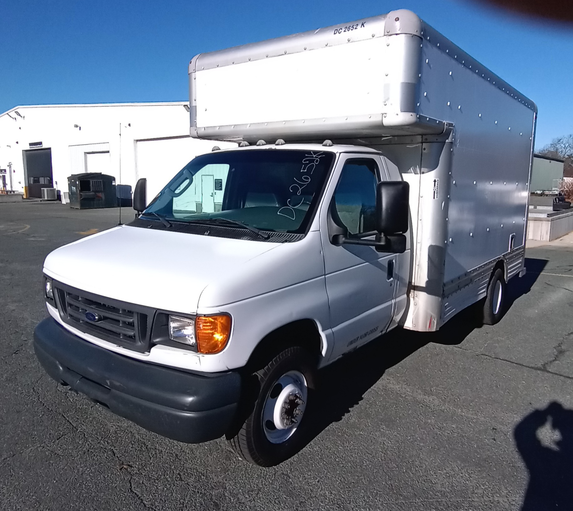 Camion usagé avec fourgon 2007 14 pi à vendre