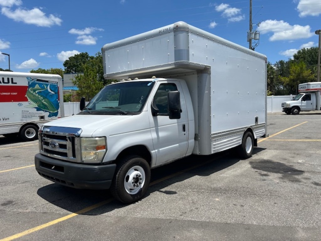 Camion usagé avec fourgon 2008 14 pi à vendre