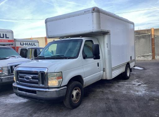 Camión con caja de 200814 ft usado a la venta