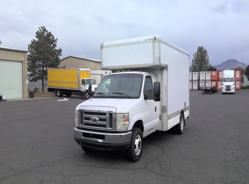 Camión con caja de 201014 ft usado a la venta