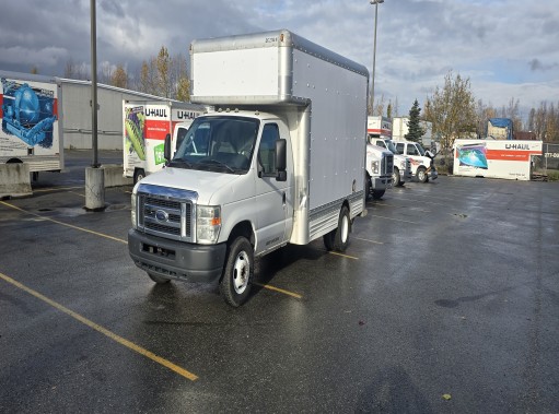 Camion usagé avec fourgon 2010 14&nbsp;pi à vendre