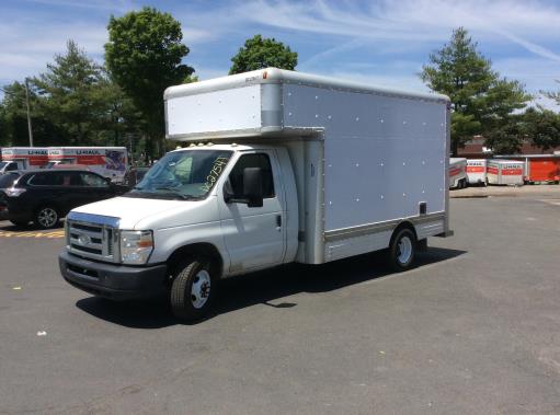 Camión con caja de 200814 ft usado a la venta