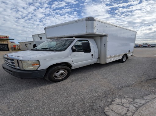 Camión con caja de 201214 ft usado a la venta