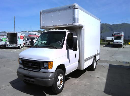 Camion usagé avec fourgon 2007 14 pi à vendre