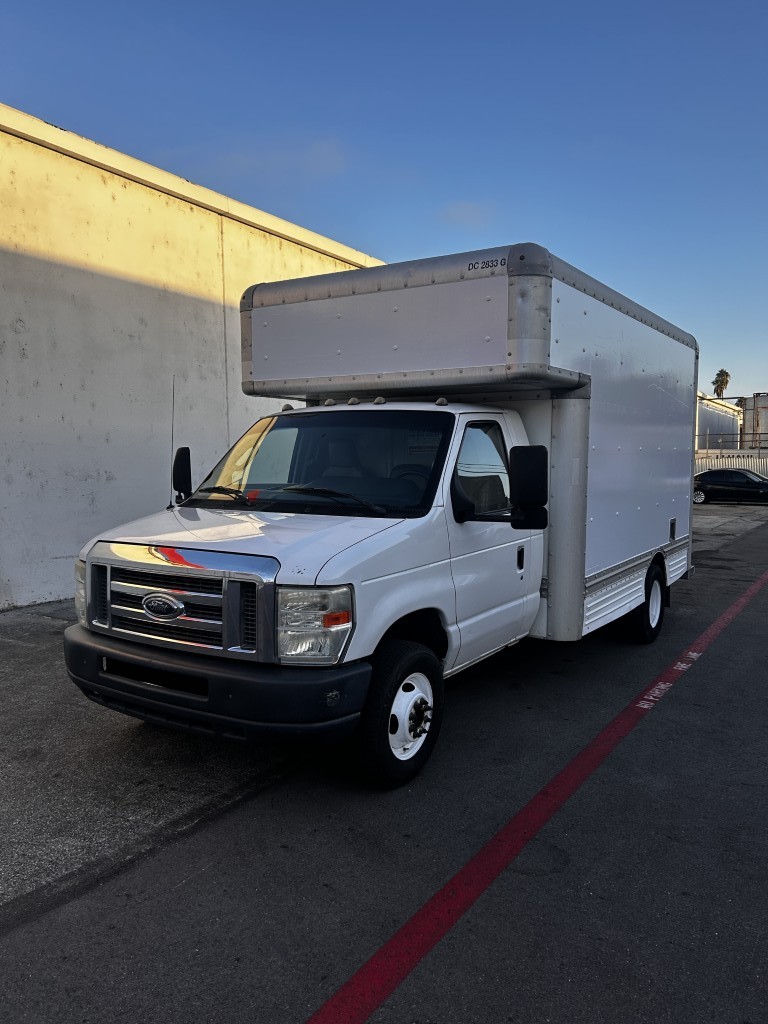 Camion usagé avec fourgon 2012 14&nbsp;pi à vendre