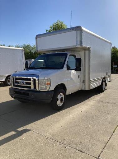 Camion usagé avec fourgon 2008 14 pi à vendre