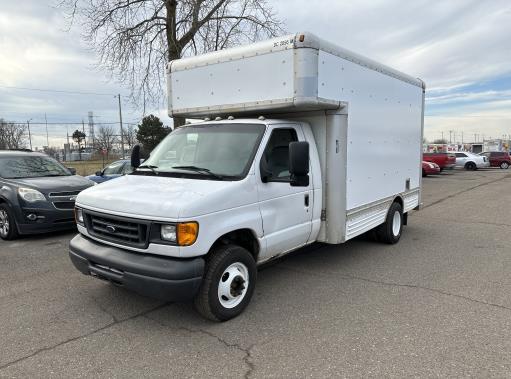 Camion usagé avec fourgon 2006 14 pi à vendre